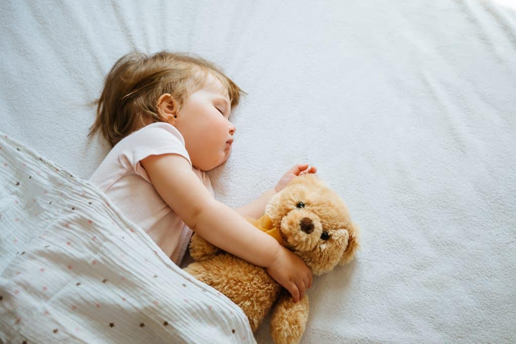 child-sleeping-with-teddy-bear